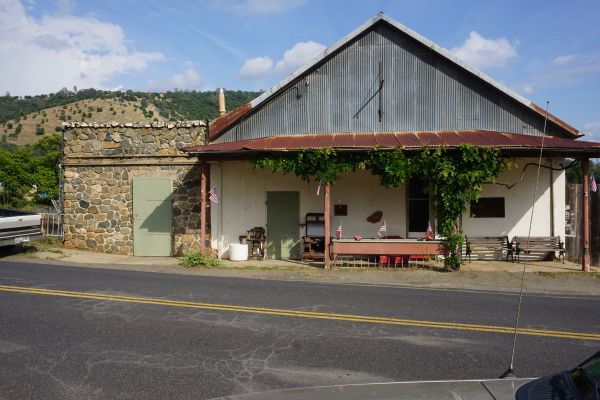 [Picture of Commissiona Store]